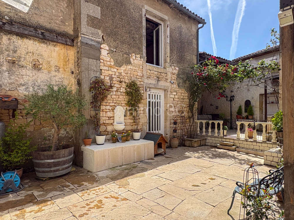 Maison à SAUZE-VAUSSAIS