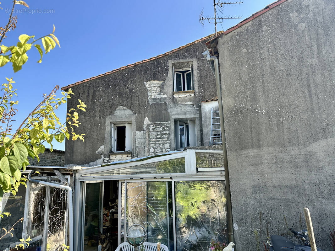 Maison à FRONTENAY-ROHAN-ROHAN