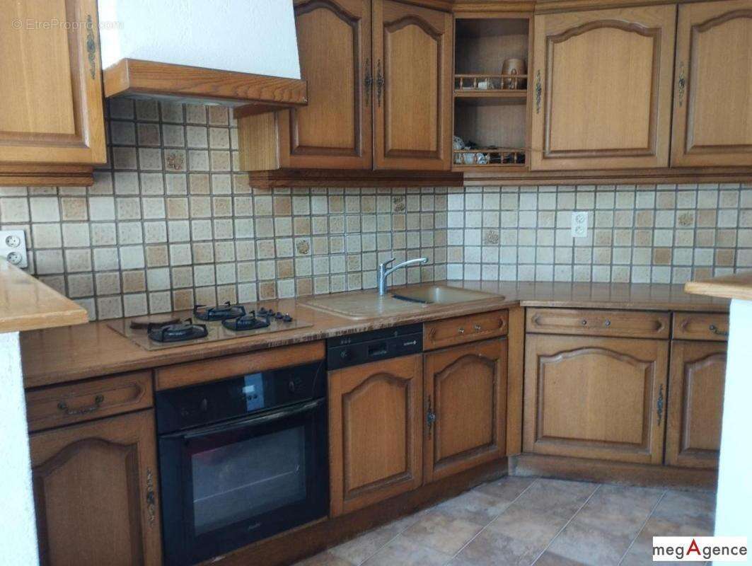 Pelouse – Maison 155 m², 4 ch., jardin - photo 2
