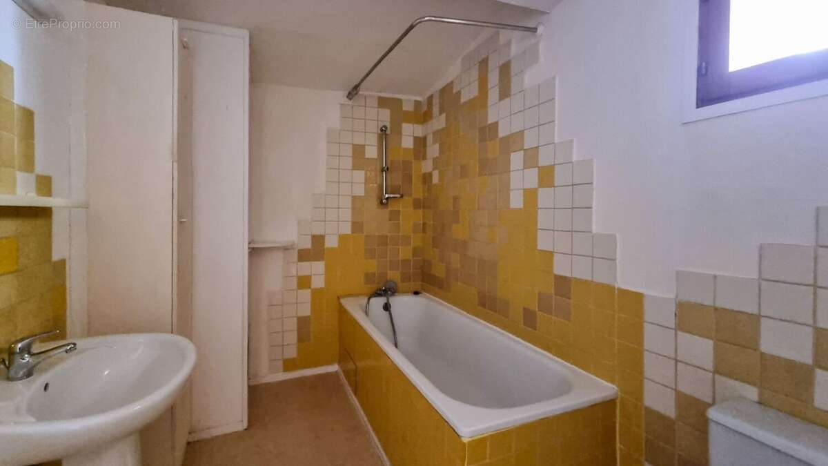 salle de bain - Maison à VILLARZEL-DU-RAZES