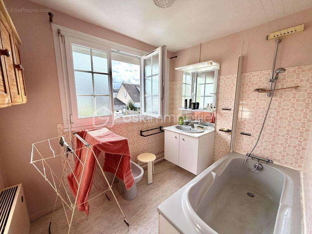 Maison à SAINT-ETIENNE-DU-ROUVRAY