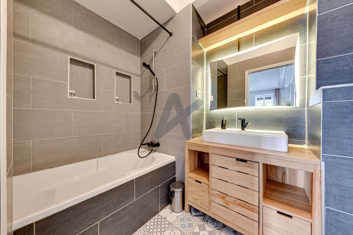 TÊTE D'OR / MASSÉNA  Appartement avec 3 chambres et un balcon en étage - photo 15