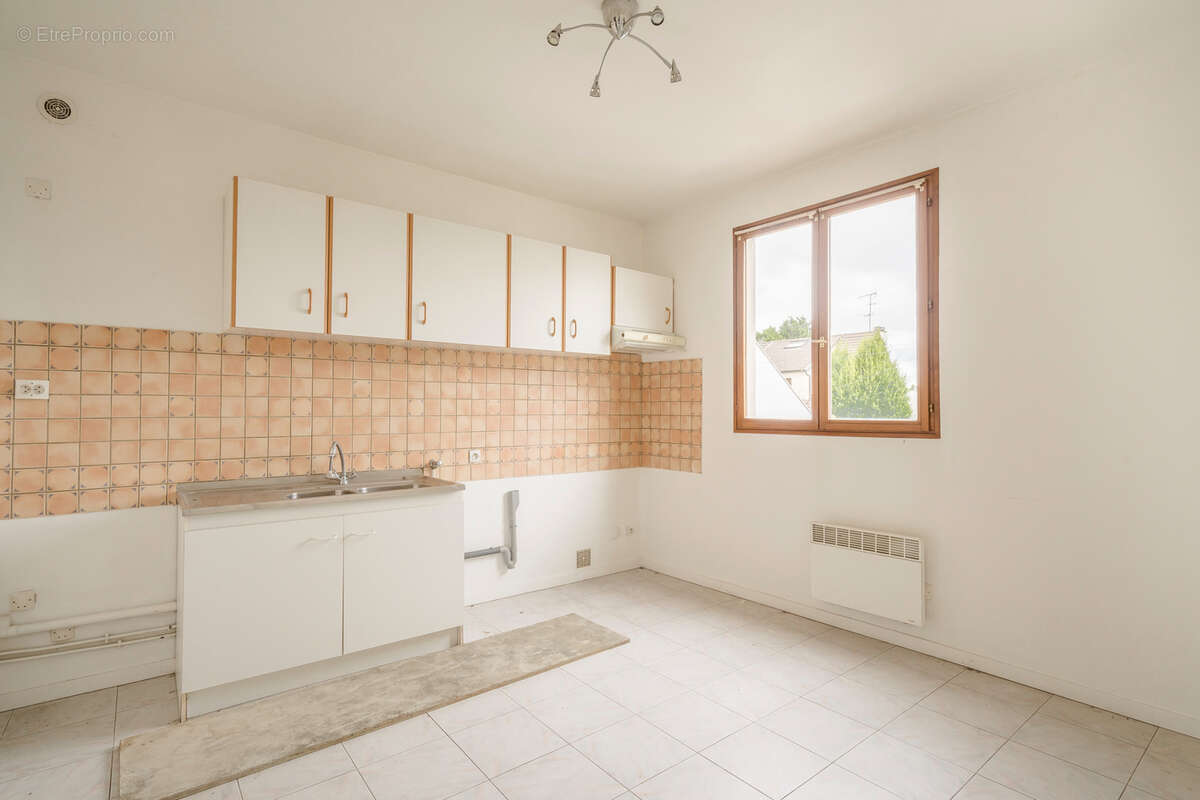 Appartement à LES PAVILLONS-SOUS-BOIS