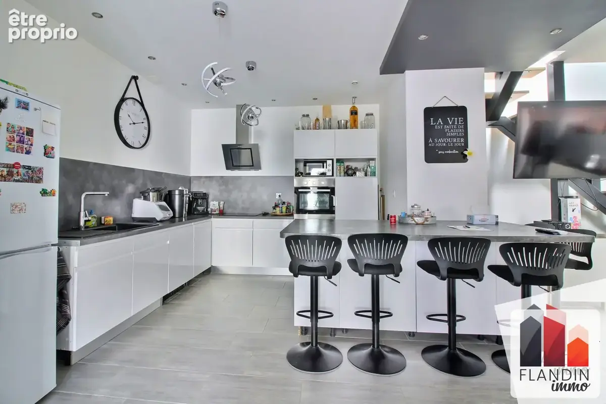 Maison 7 pièces 174 m² à vendre à Charly (69390) - photo 3