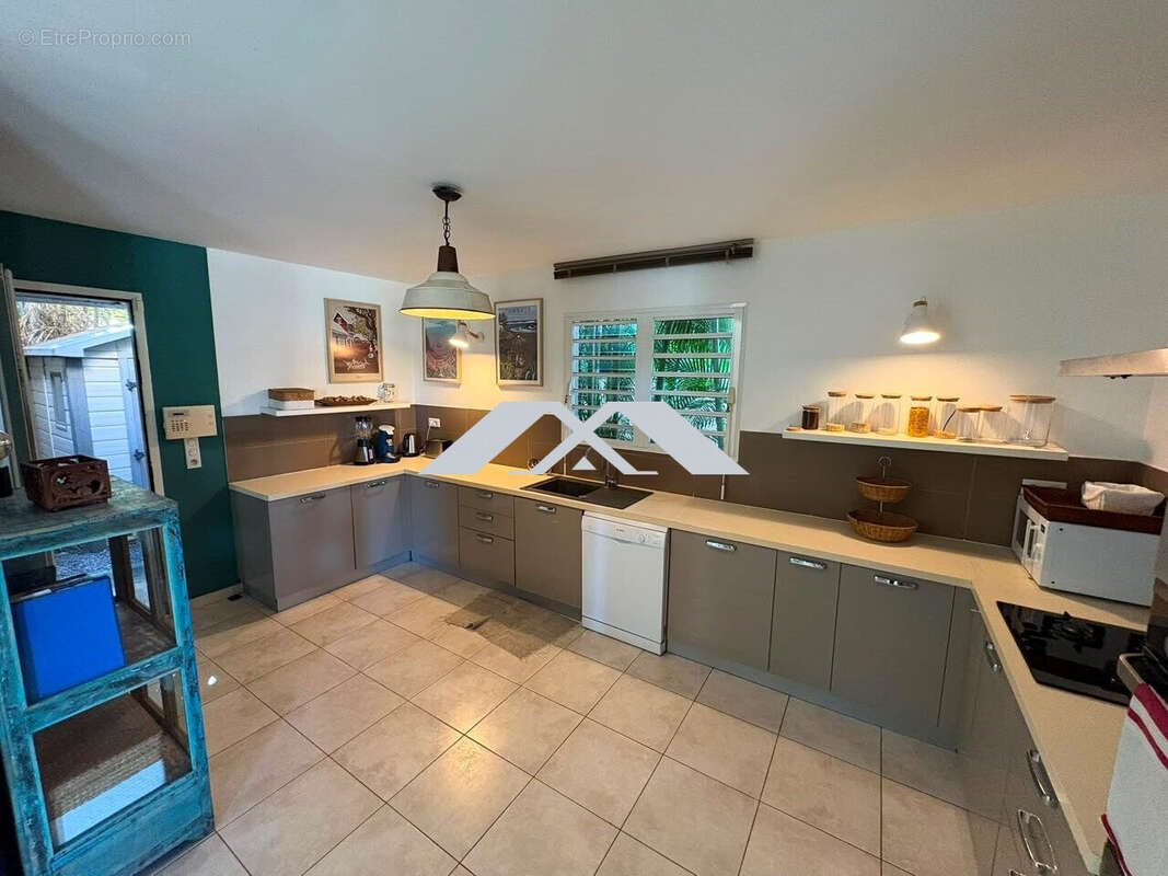 Maison 158 m² à Saint-Pierre  - photo 3