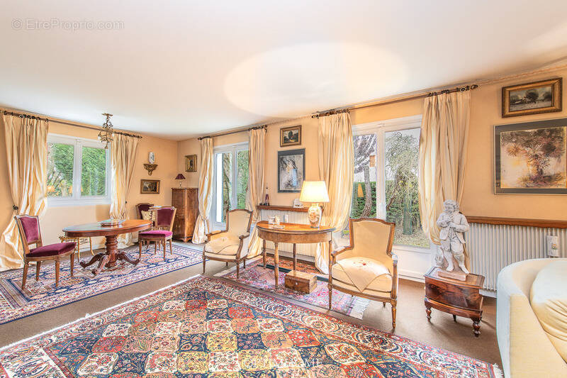 Maison à SAINT-NOM-LA-BRETECHE