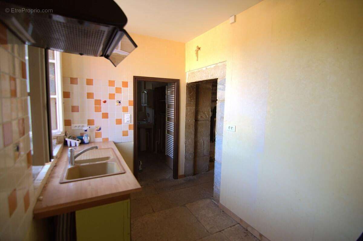 Maison en pierre à rénover,  dépendance, cave voûtée - photo 7