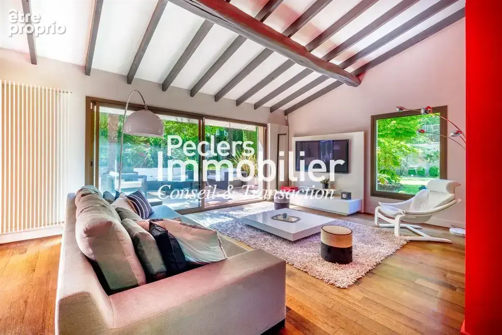Propriété de caractère au cœur de Rueil-Malmaison – 250 m² avec jardin et dépendances - photo 6