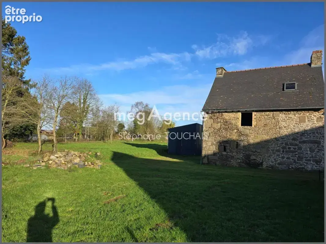 Ancienne bâtisse en pierre à rénover – Grand terrain – Beau potentiel - photo 13