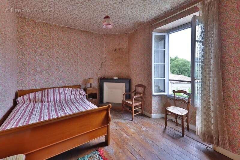 Maison à MONTIGNAC-CHARENTE