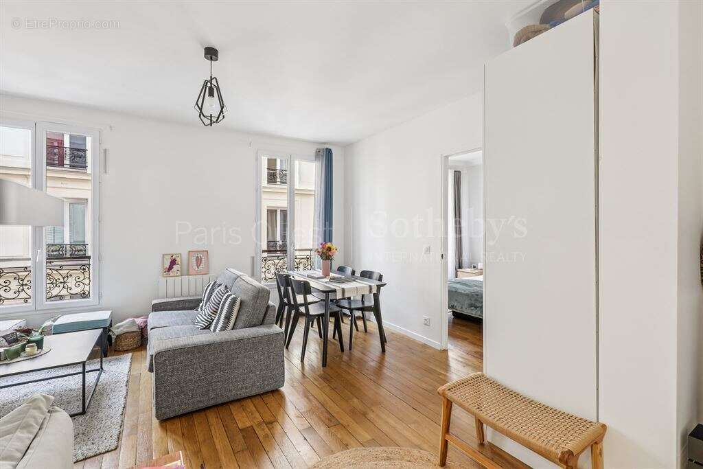 Appartement à PARIS-16E