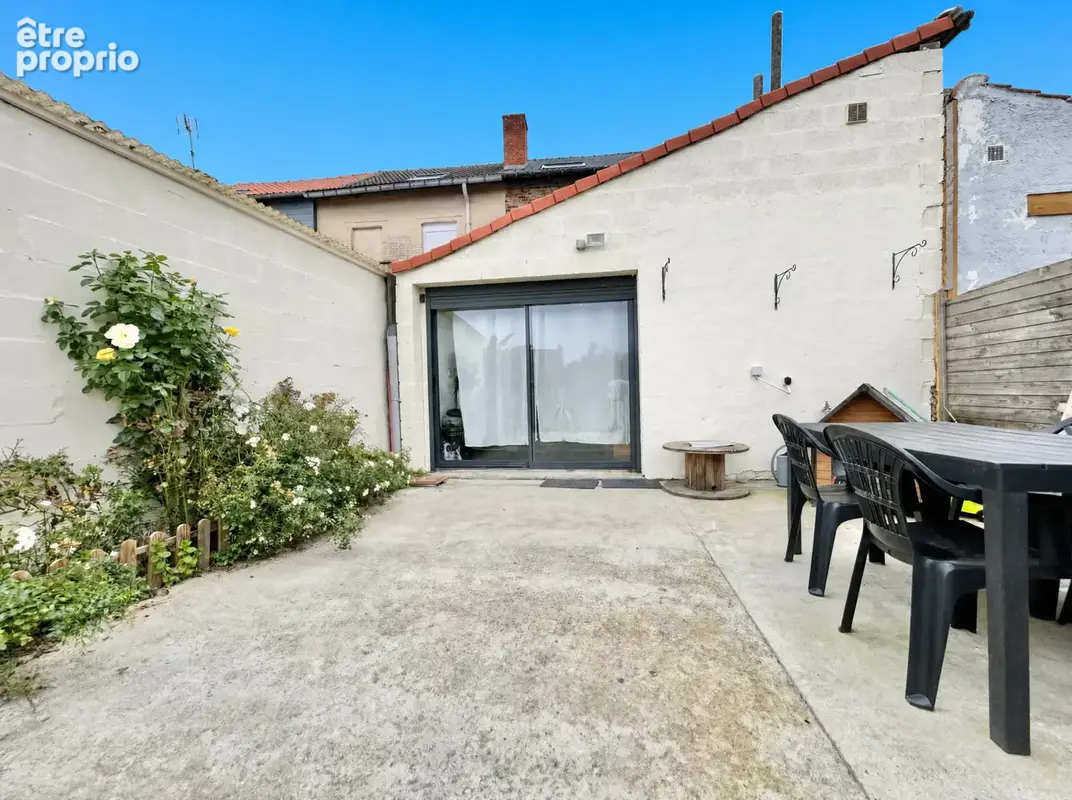 Maison aux beaux volumes avec jardin et stationnement privatif ! - photo 9