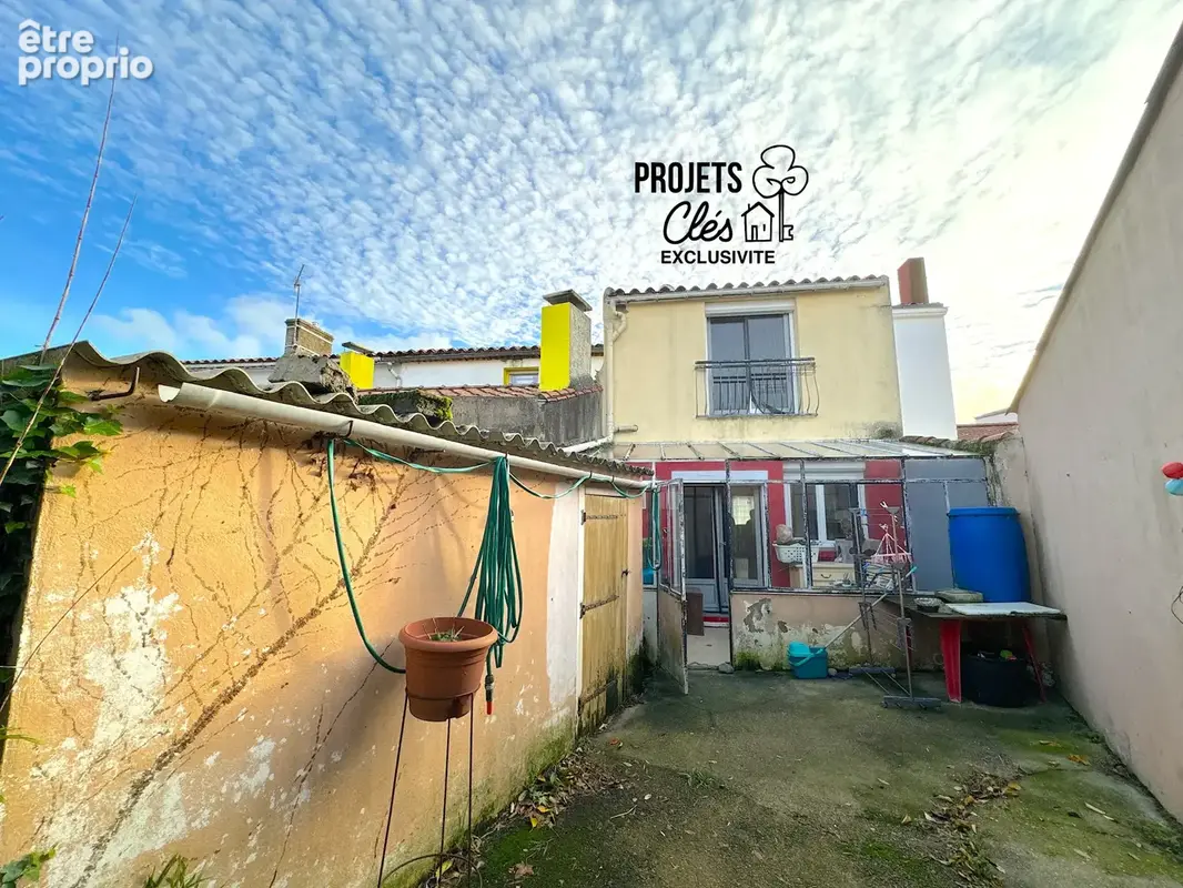Maison atypique de centre-bourg avec dépendance - photo 7