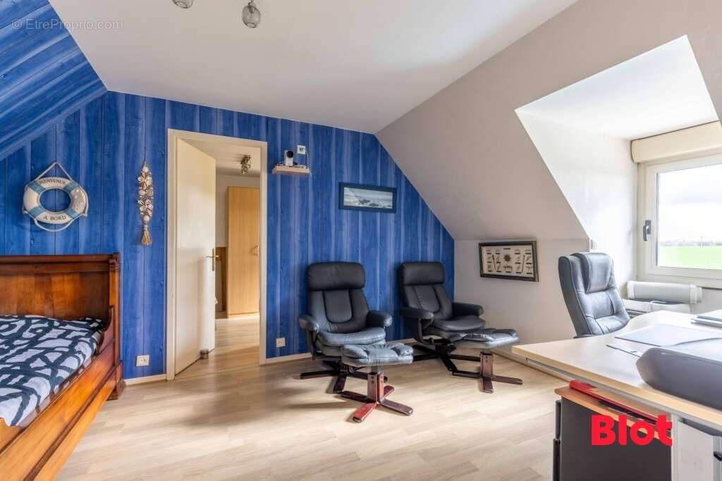 Maison à MONTREUIL-LE-GAST