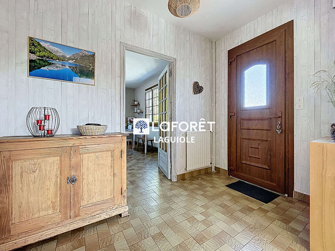 Maison à SAINTE-GENEVIEVE-SUR-ARGENCE