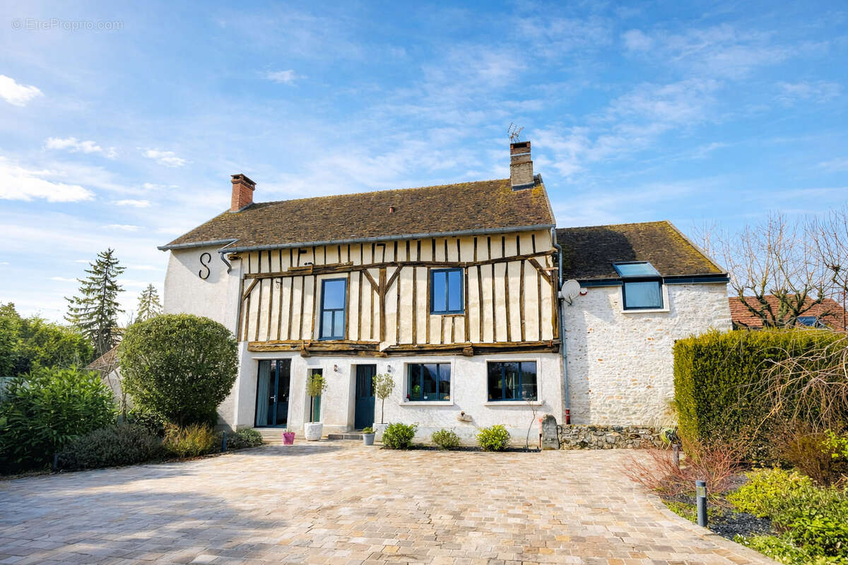 Maison à THOIRY