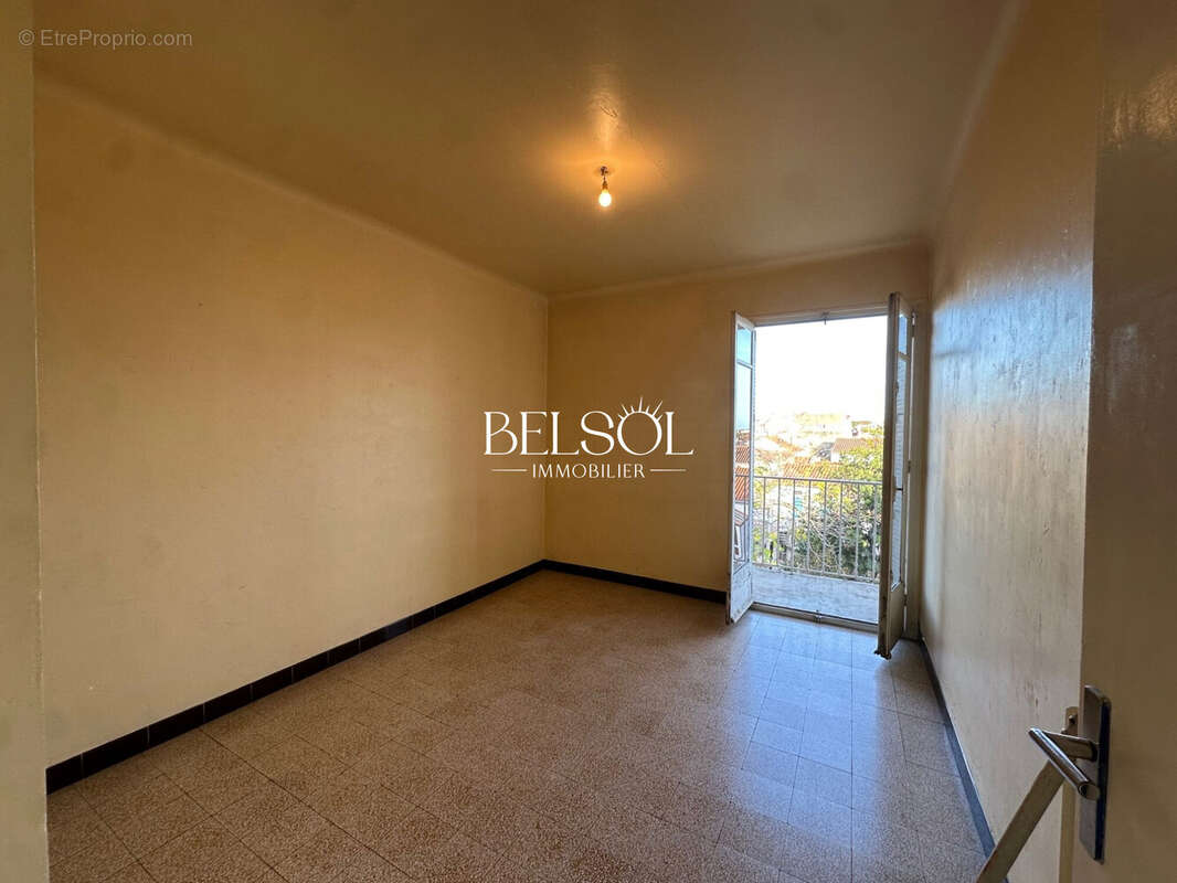 Chambre 1 - Appartement à PERPIGNAN