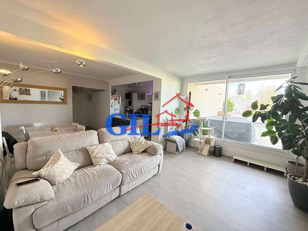 Appartement à SAVIGNY-LE-TEMPLE