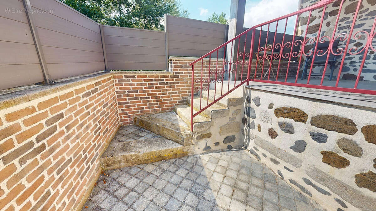EN EXCLUSIVITE ! le prix d'un grand appartement! Maison de bourg de caractère rénovée, avec garage et terrasse - photo 21