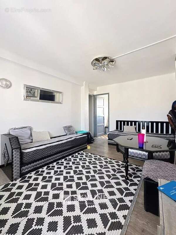 Appartement à MARSEILLE-3E