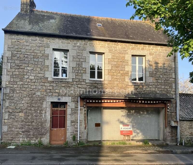 Maison à SAINT-NICOLAS-DU-PELEM