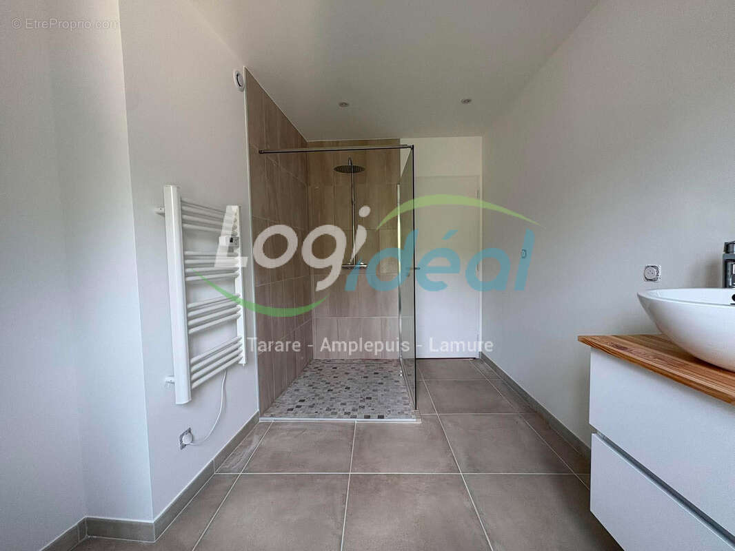 Appartement entièrement rénové avec goût - photo 4
