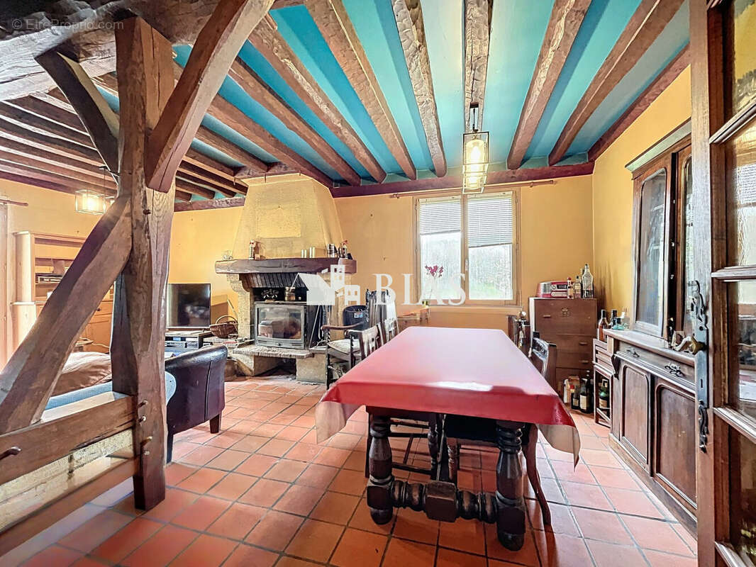 Maison à SAINT-CHRISTOPHE-SUR-CONDE