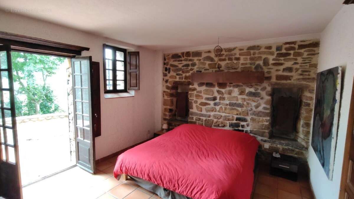 Maison à VEYRAS