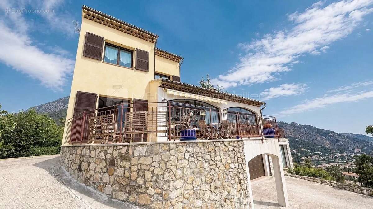 Vue spectaculaire villa avec piscine a menton - photo 17