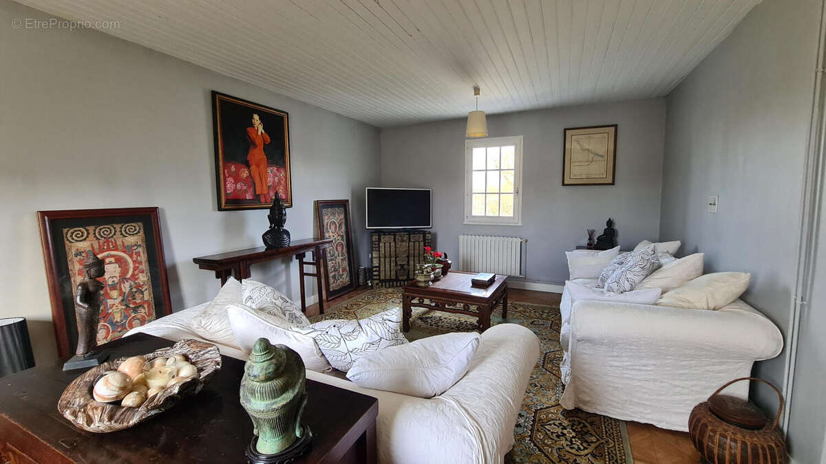 salon - Maison à CHALAIS