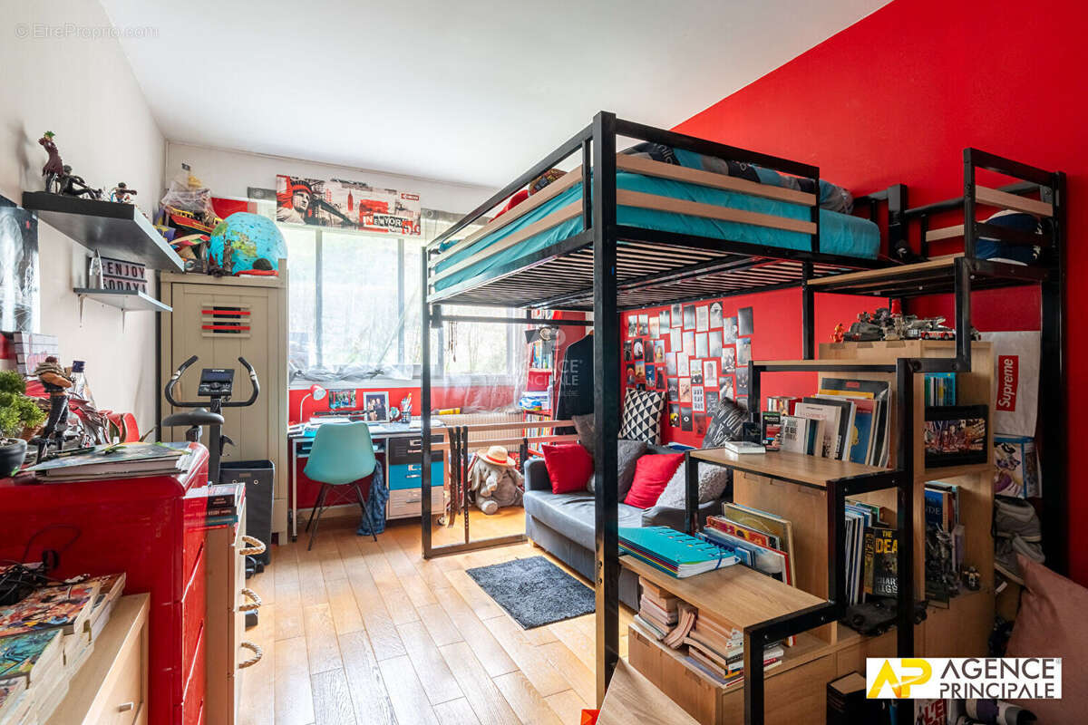 Appartement à LE MESNIL-LE-ROI