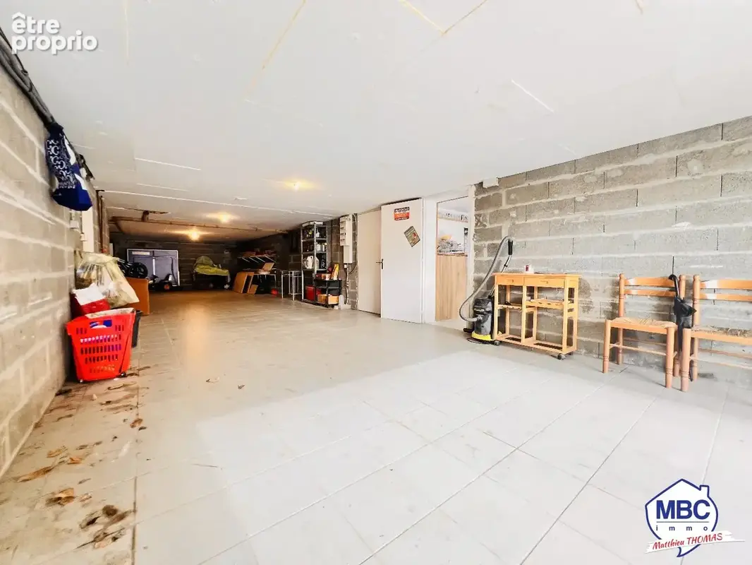 Propriété avec forêt, piscine et étang sur 1,48 hectare. - photo 11