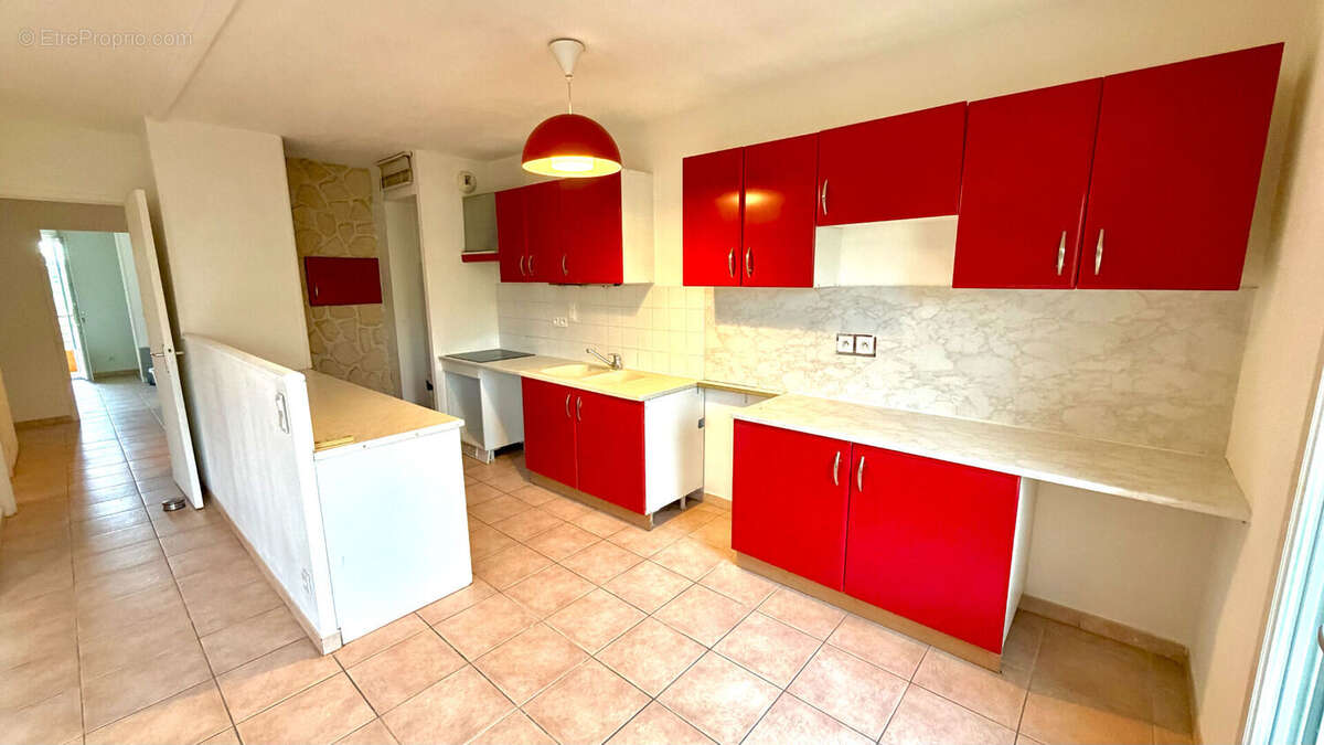 Appartement à ENTRAIGUES-SUR-LA-SORGUE