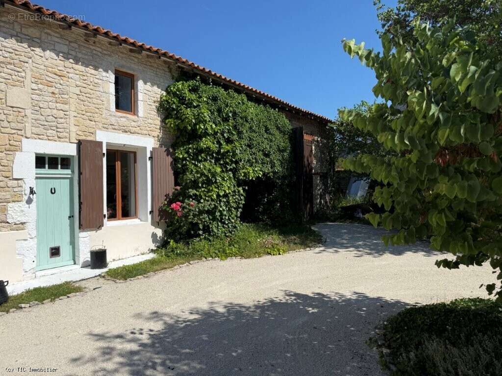Maison à RUFFEC
