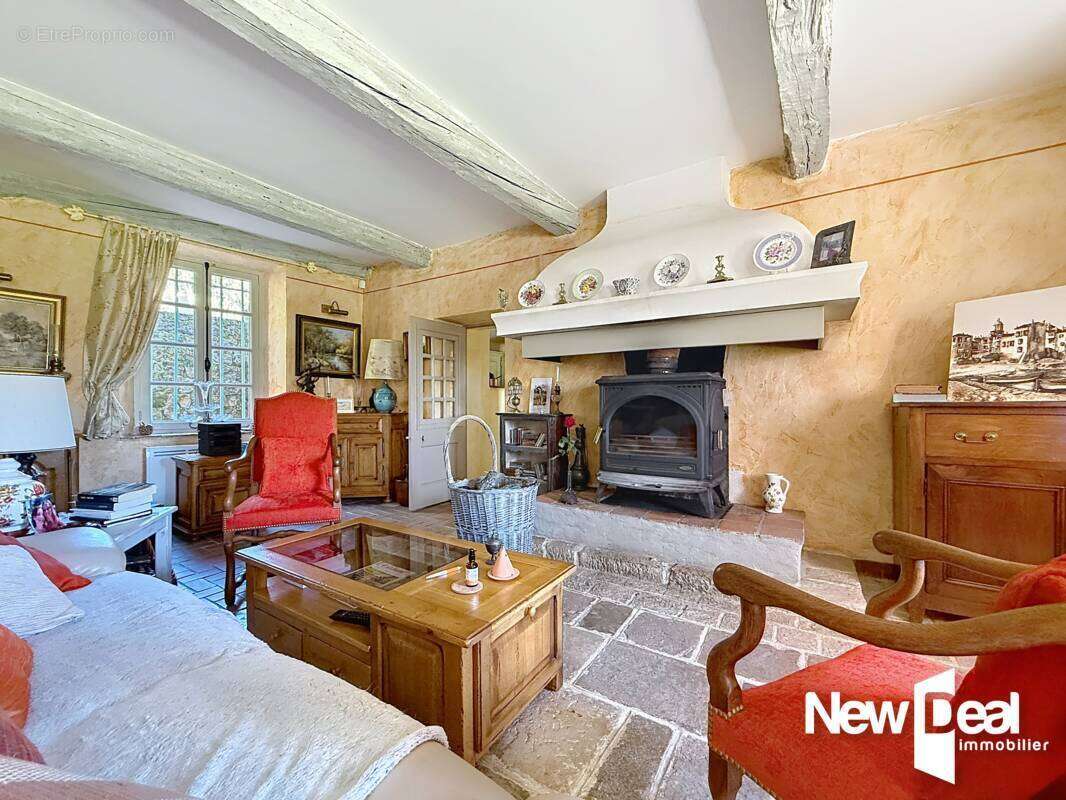 Maison à TOURRETTES