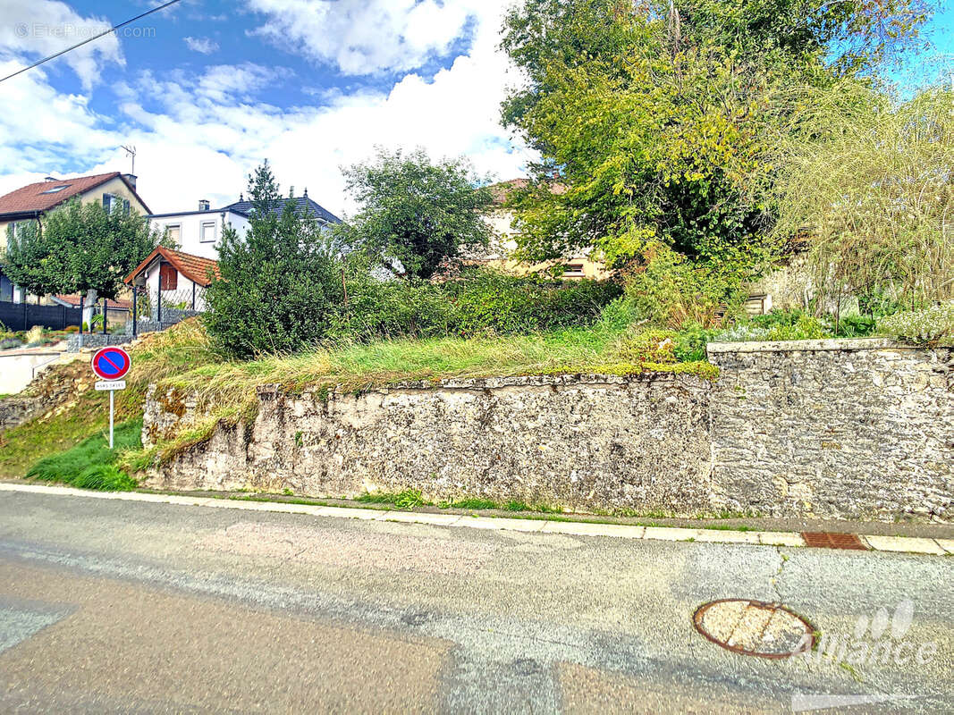 Terrain à BEAUCOURT