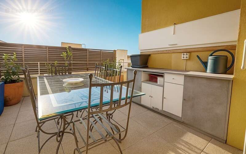 SALON-DE-PROVENCE (13) : T5 de 129 m² avec terrasse plein sud et garage privatif en sous-sol - photo 4