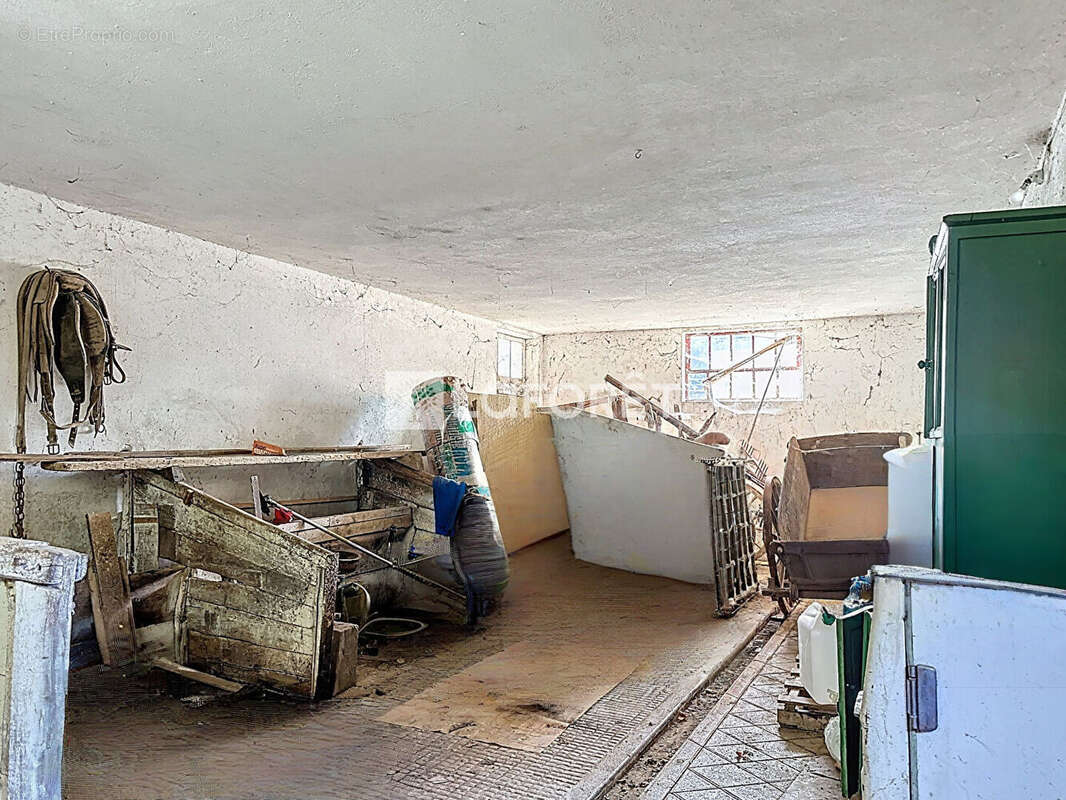 Maison à COURMANGOUX