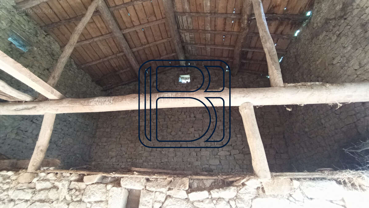 Maison à SAINT-GERVAIS-SOUS-MEYMONT