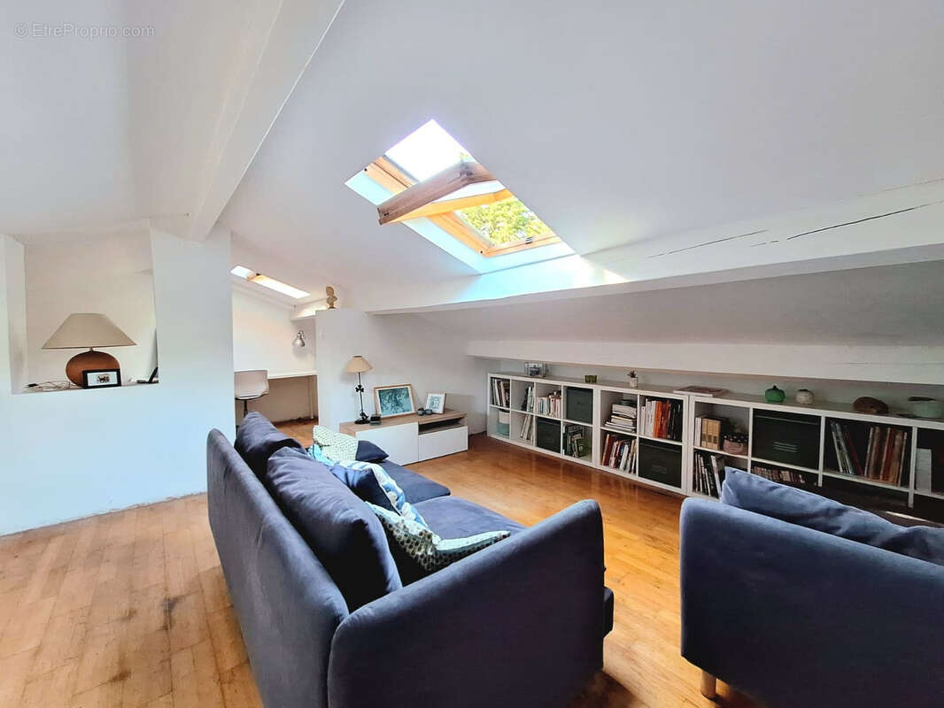 Maison à LE REVEST-LES-EAUX