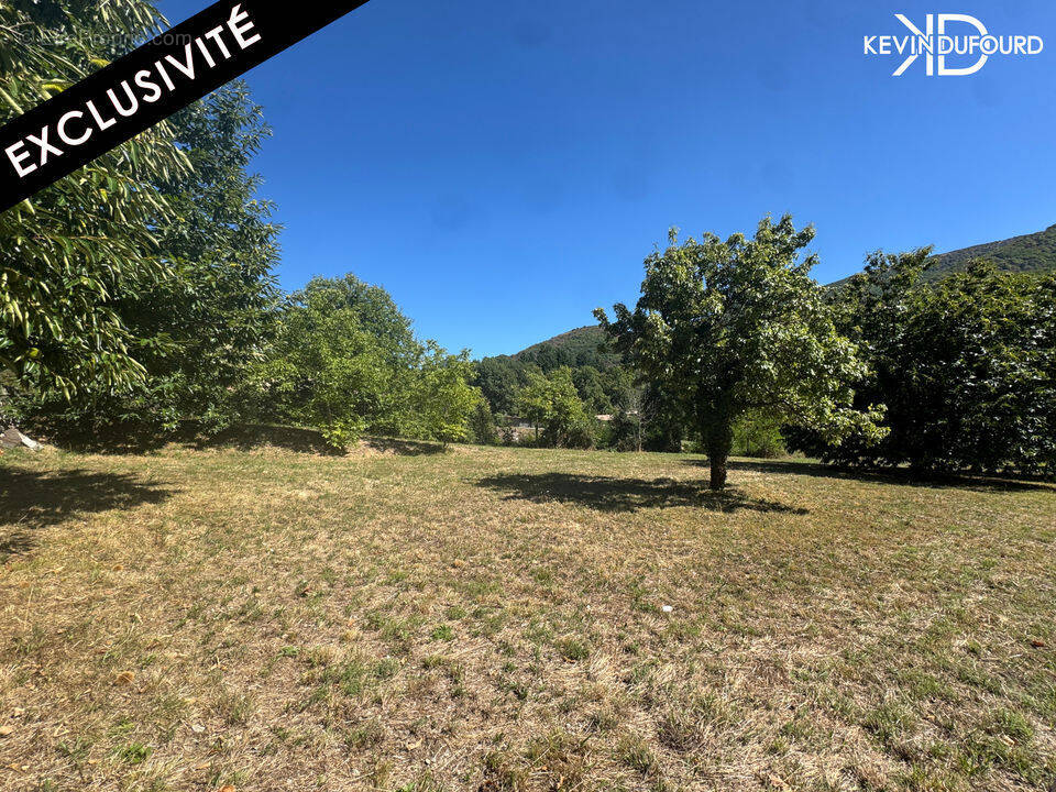Terrain à THUEYTS