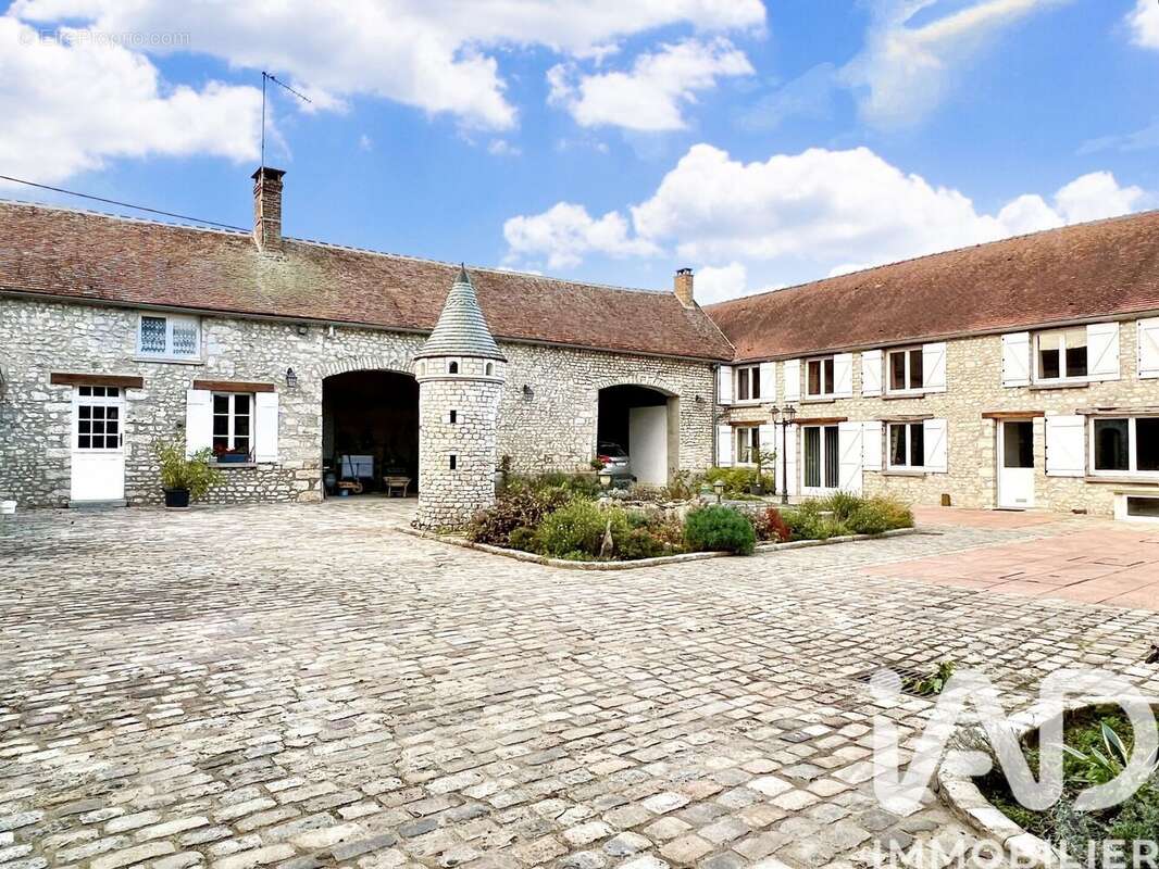 Maison 320 m² à Chenou  - photo 2