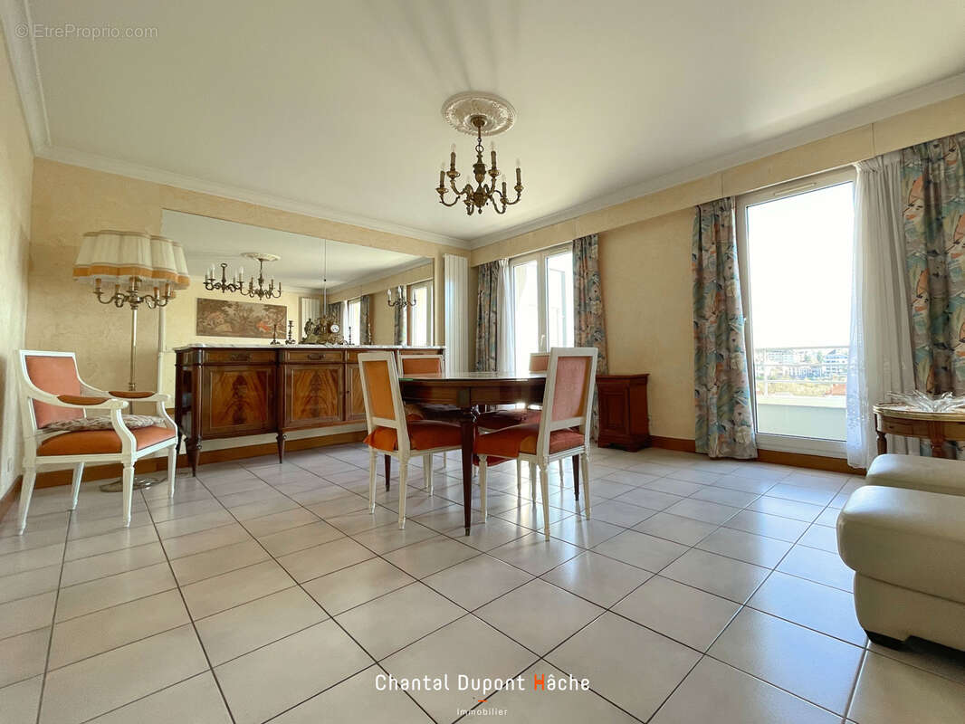 Appartement à MAINVILLIERS