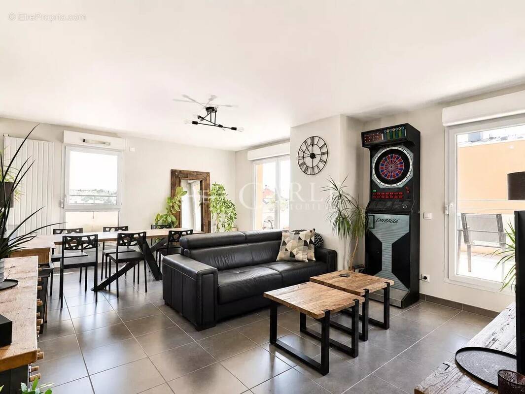 Appartement à DECINES-CHARPIEU