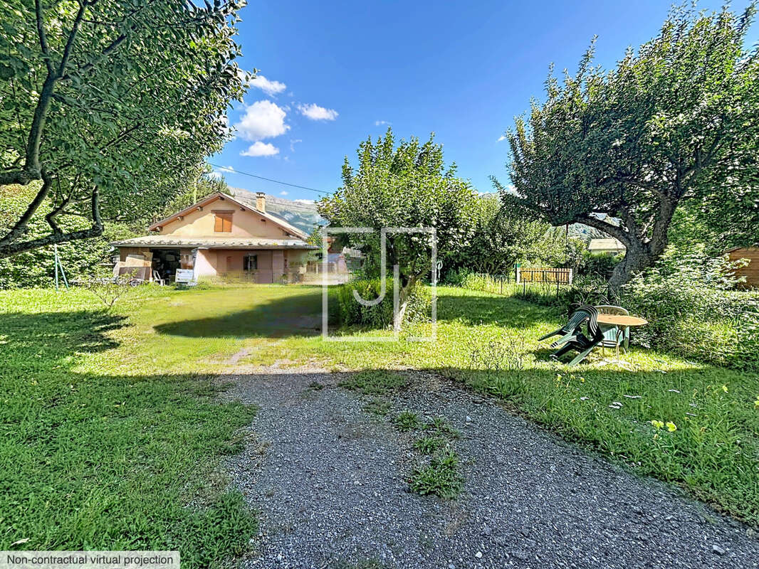 À vendre   Appartement avec jardin privatif et double garage   Jausiers (04850) - photo 2