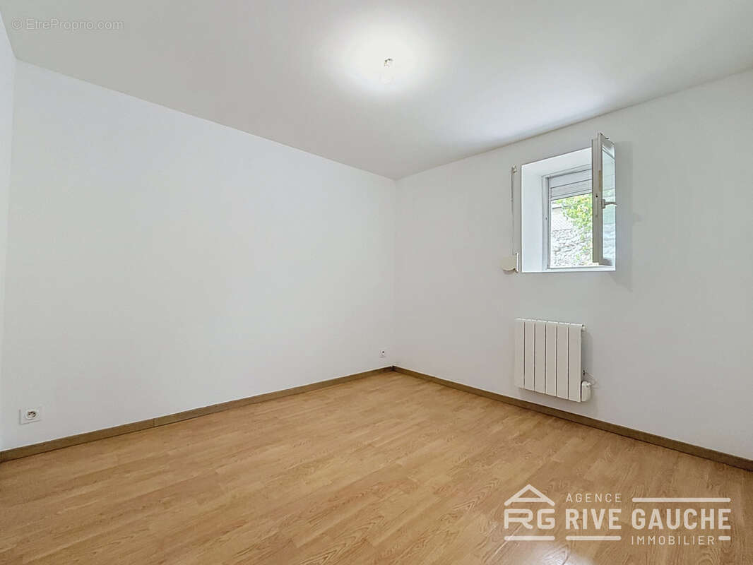 Maison de charme avec cour, garage et stationnement à Chonas-l'Amballan - photo 5