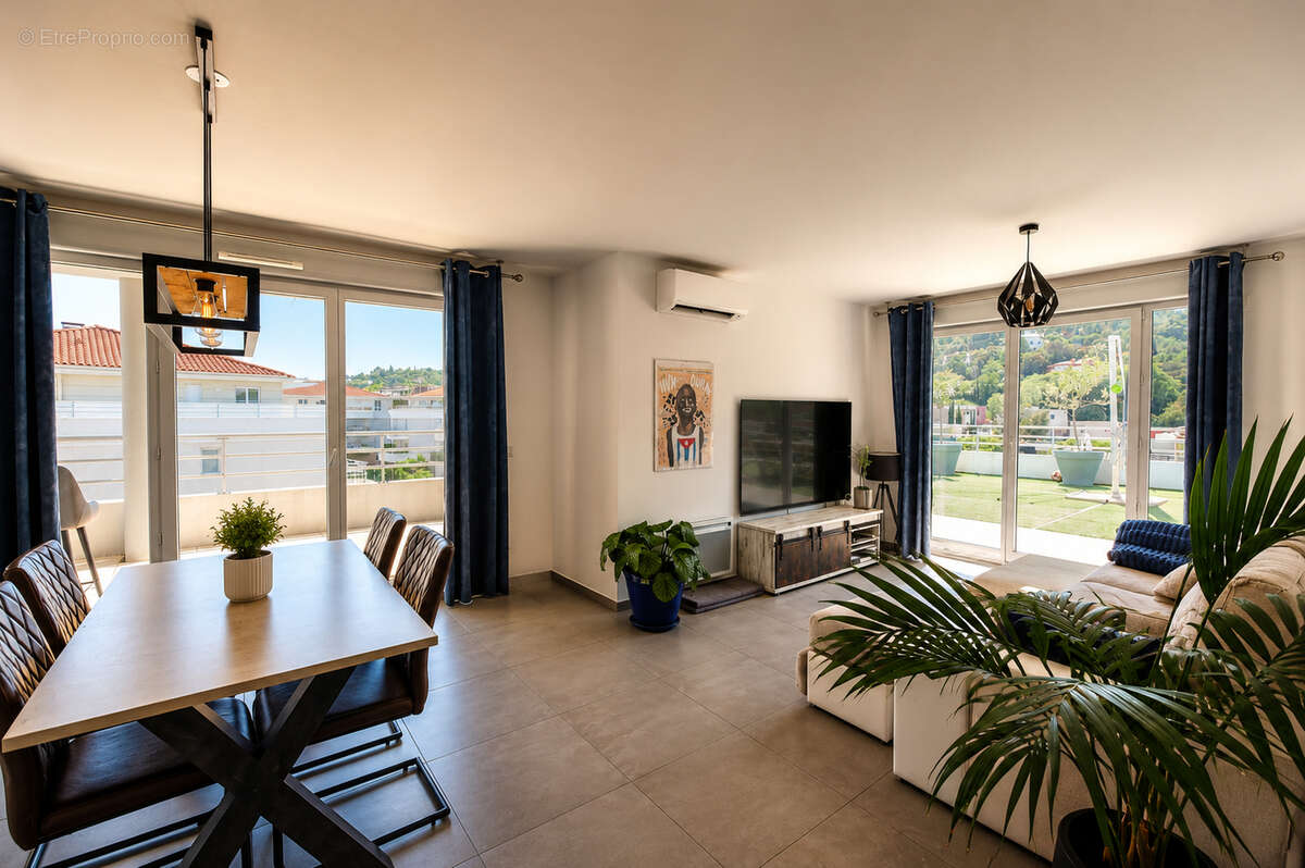 Appartement à MANDELIEU-LA-NAPOULE