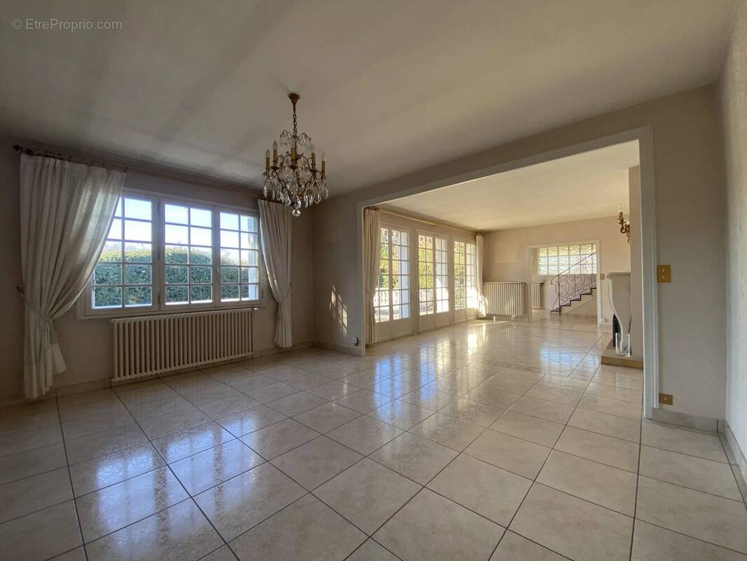 Maison à VARENNES-VAUZELLES