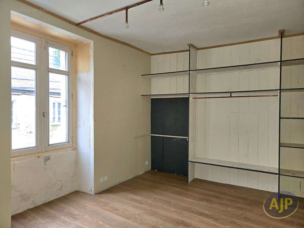 Maison à SAINT-JEAN-BREVELAY