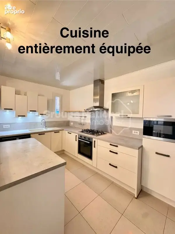 Maison de ville avec cour sur SORGUES, séjour/cuisine équipée, 3 chambres et climatisation - photo 3